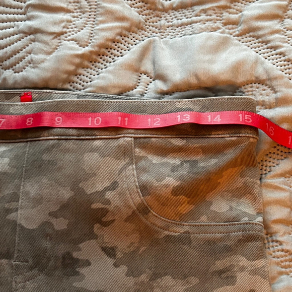 SPANX Stone Washed Camo Jean-ish Leggings Gray Green Size L/G - Picture 9 of 10
